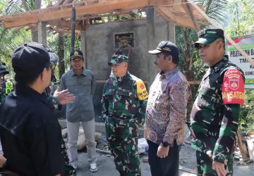 Pos Kamling Berbentuk Limas Simbol Kebersamaan Warga Gumelem Kulon