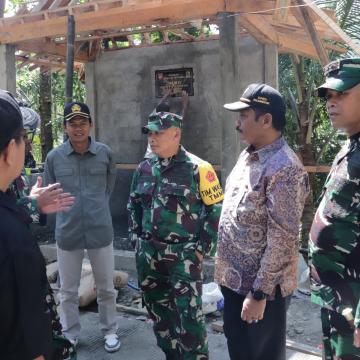 Pos Kamling Berbentuk Limas Simbol Kebersamaan Warga Gumelem Kulon
