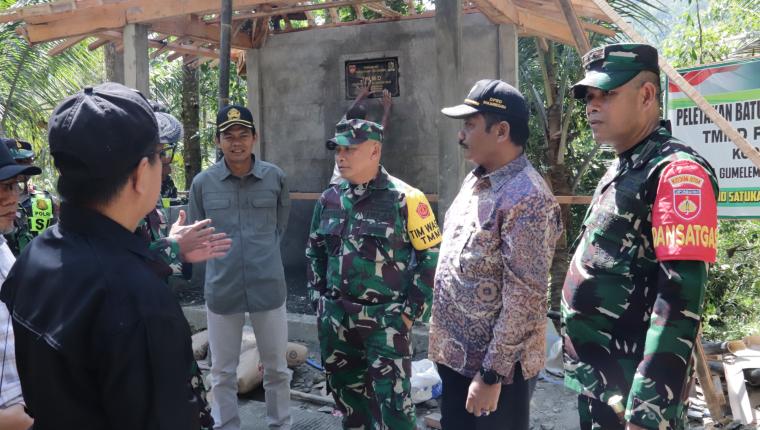 Pos Kamling Berbentuk Limas Simbol Kebersamaan Warga Gumelem Kulon