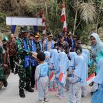 Sambutan Hangat Anak PAUD Warnai Penutupan TMMD Reguler ke-129 di Gumelem Kulon