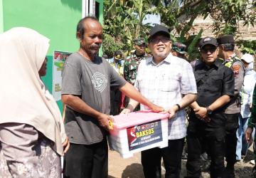 Bingkisan Sembako Jadi Simbol Kepedulian Tim Wasev untuk Warga Gumelem Kulon