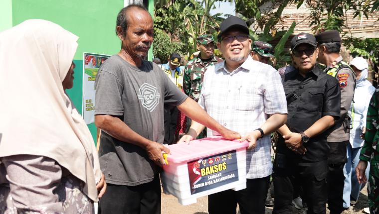 Bingkisan Sembako Jadi Simbol Kepedulian Tim Wasev untuk Warga Gumelem Kulon