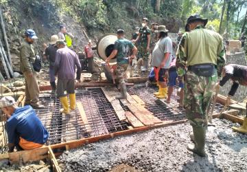 Enam Plat Beton Dibangun TMMD Hadirkan Akses yang Lebih Aman