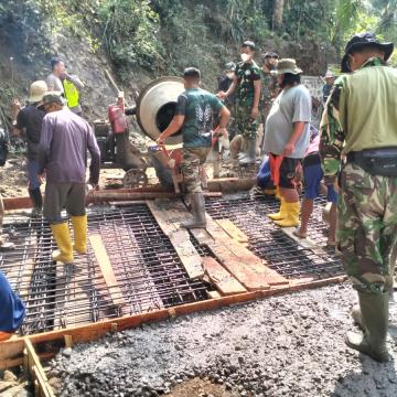 Enam Plat Beton Dibangun TMMD Hadirkan Akses yang Lebih Aman