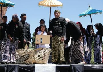 Dandim Banjarnegara Hadiri Prosesi Sakral Pemotongan Rambut Gimbal di Dieng Culture Festival 2026