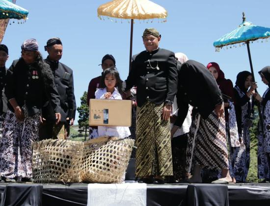Dandim Banjarnegara Hadiri Prosesi Sakral Pemotongan Rambut Gimbal di Dieng Culture Festival 2026