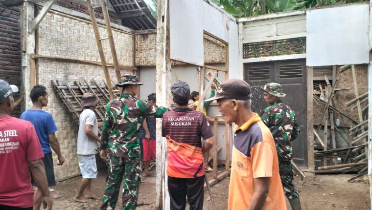 Gotong Royong Bongkar RTLH Langkah Awal Menghadirkan Rumah Layak untuk Pak Toid