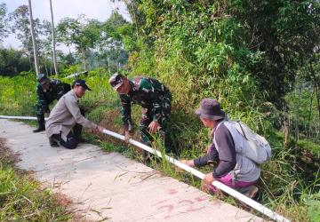 Secangkir Kopi di Tengah TMMD Hangatkan Kebersamaan TNI dan Warga