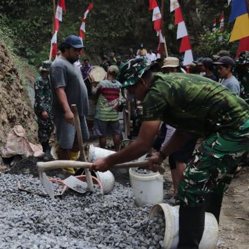 Jalan Harapan Mulai Terbentang TMMD Reguler ke-129 Wujudkan Akses Baru bagi Warga Gumelem Kulon