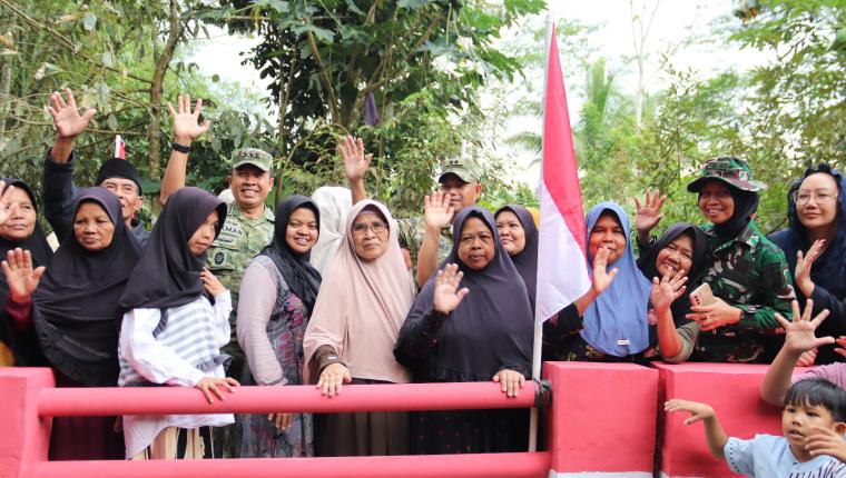 Danrem 071 Wijayakusuma Resmikan Jembatan Perintis Garuda di Gununggiana