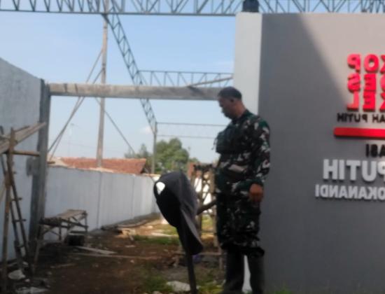 Babinsa Koramil 01 Banjarnegara Awasi Pembangunan KDKMP di Kelurahan Sokanandi