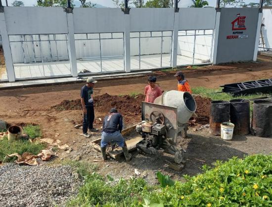 Dinding Dirapikan Struktur Diperkuat KDKMP Gumelar Terus Berproses