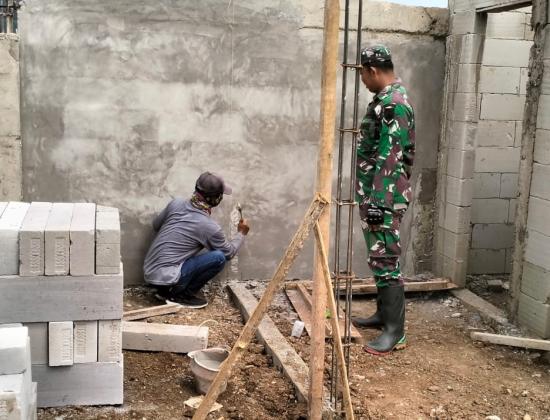 Babinsa Koramil 01 Banjarnegara Awasi Pembangunan KDKMP di Desa Tlagawera