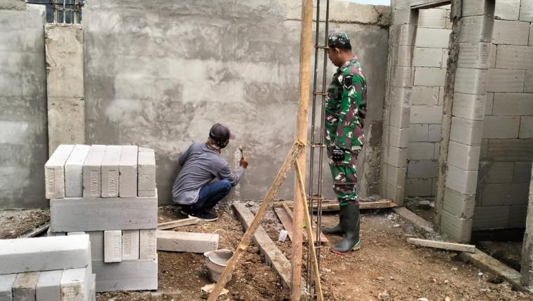 Babinsa Koramil 01 Banjarnegara Awasi Pembangunan KDKMP di Desa Tlagawera