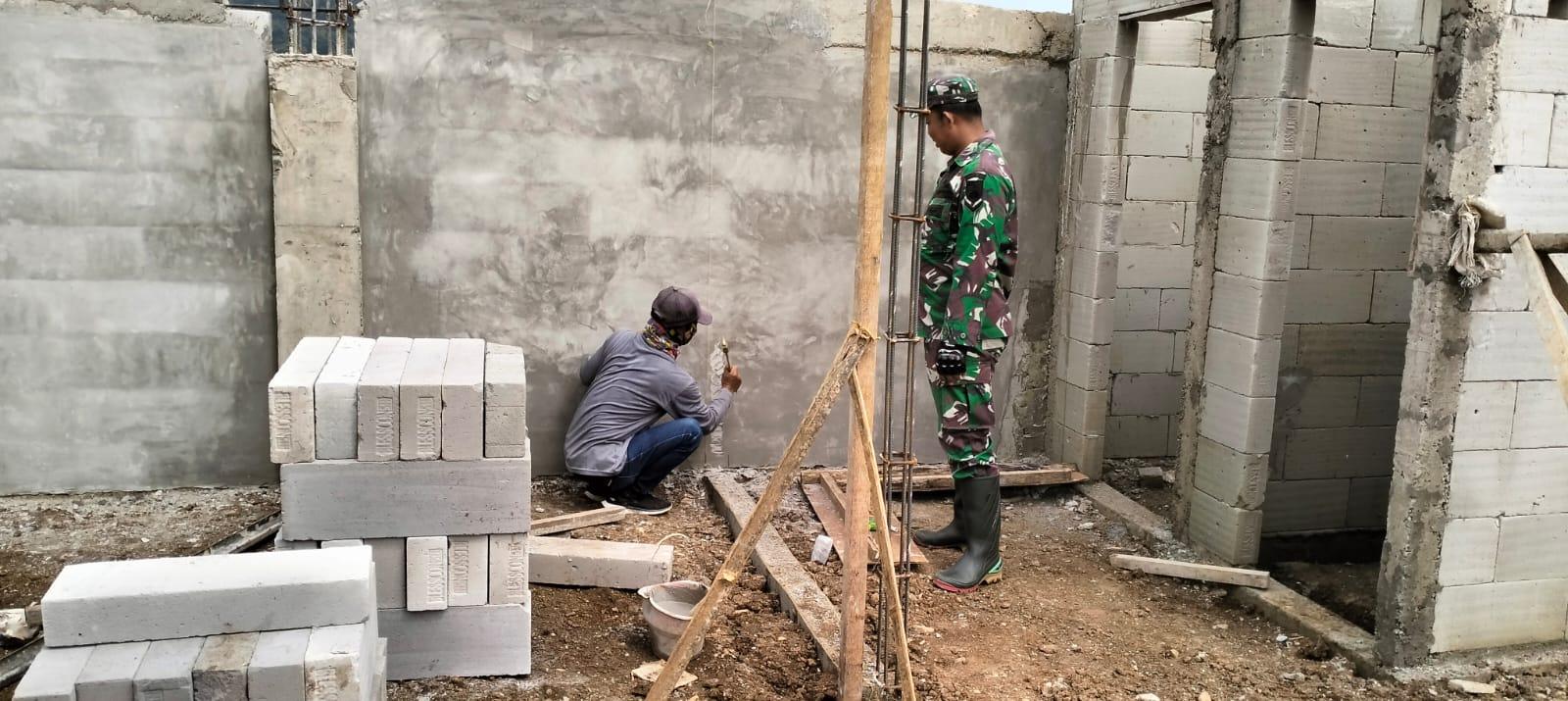 Babinsa Koramil 01 Banjarnegara Awasi Pembangunan KDKMP di Desa Tlagawera