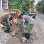 Babinsa Koramil 12 Sigaluh Awasi Pembangunan KDKMP di Desa Sigaluh