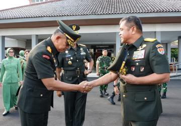 Pangdam IV Diponegoro Dampingi Kasad Bekali Taruna Akmil Siapkan Pemimpin TNI AD Menuju Indonesia Emas 2045
