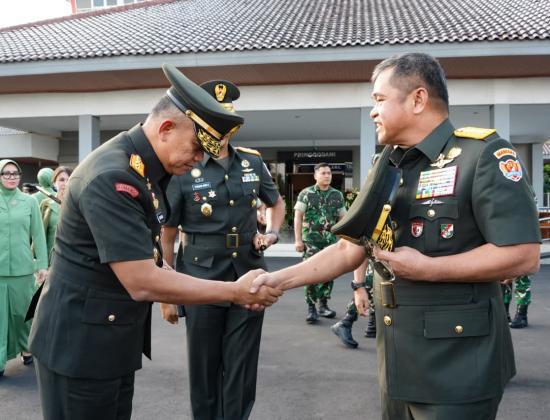 Pangdam IV Diponegoro Dampingi Kasad Bekali Taruna Akmil Siapkan Pemimpin TNI AD Menuju Indonesia Emas 2045