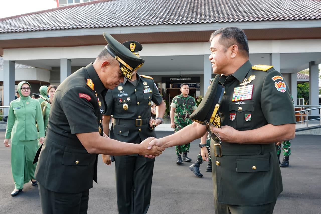 Pangdam IV Diponegoro Dampingi Kasad Bekali Taruna Akmil Siapkan Pemimpin TNI AD Menuju Indonesia Emas 2045