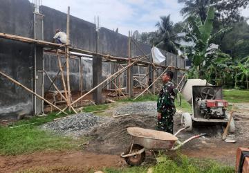 Sentuhan Akhir yang Menentukan Babinsa Dampingi Finishing KDKMP Desa Tapen