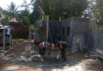Babinsa Wanadadi Dampingi Tahap Finishing KDKMP di Kandangwangi