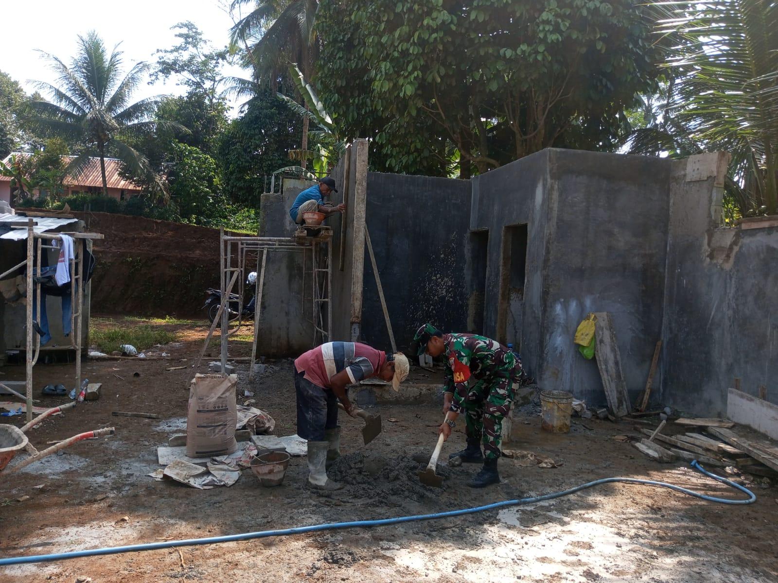 Babinsa Wanadadi Dampingi Tahap Finishing KDKMP di Kandangwangi