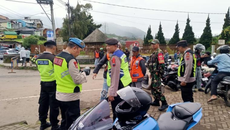 Sinergi TNI-Polri Jaga Wisata Dieng Tetap Aman dan Nyaman