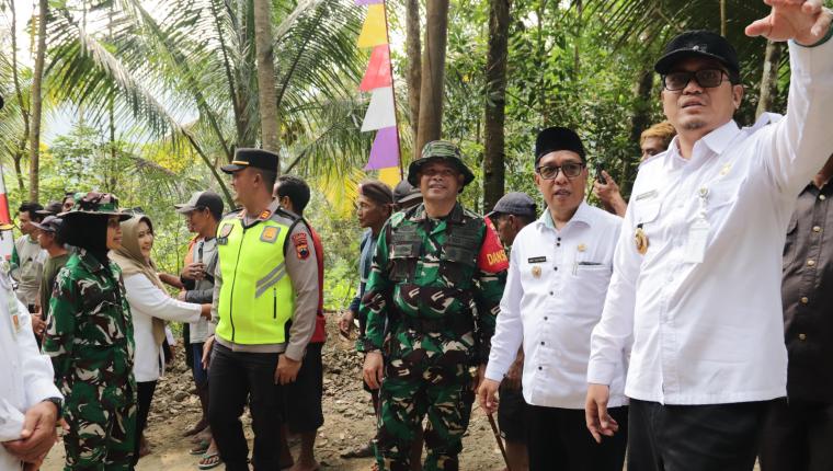 Menapaki Harapan dari Dusun Kunir Dandim dan Forkopimda Tinjau Lokasi TMMD Reguler ke-129