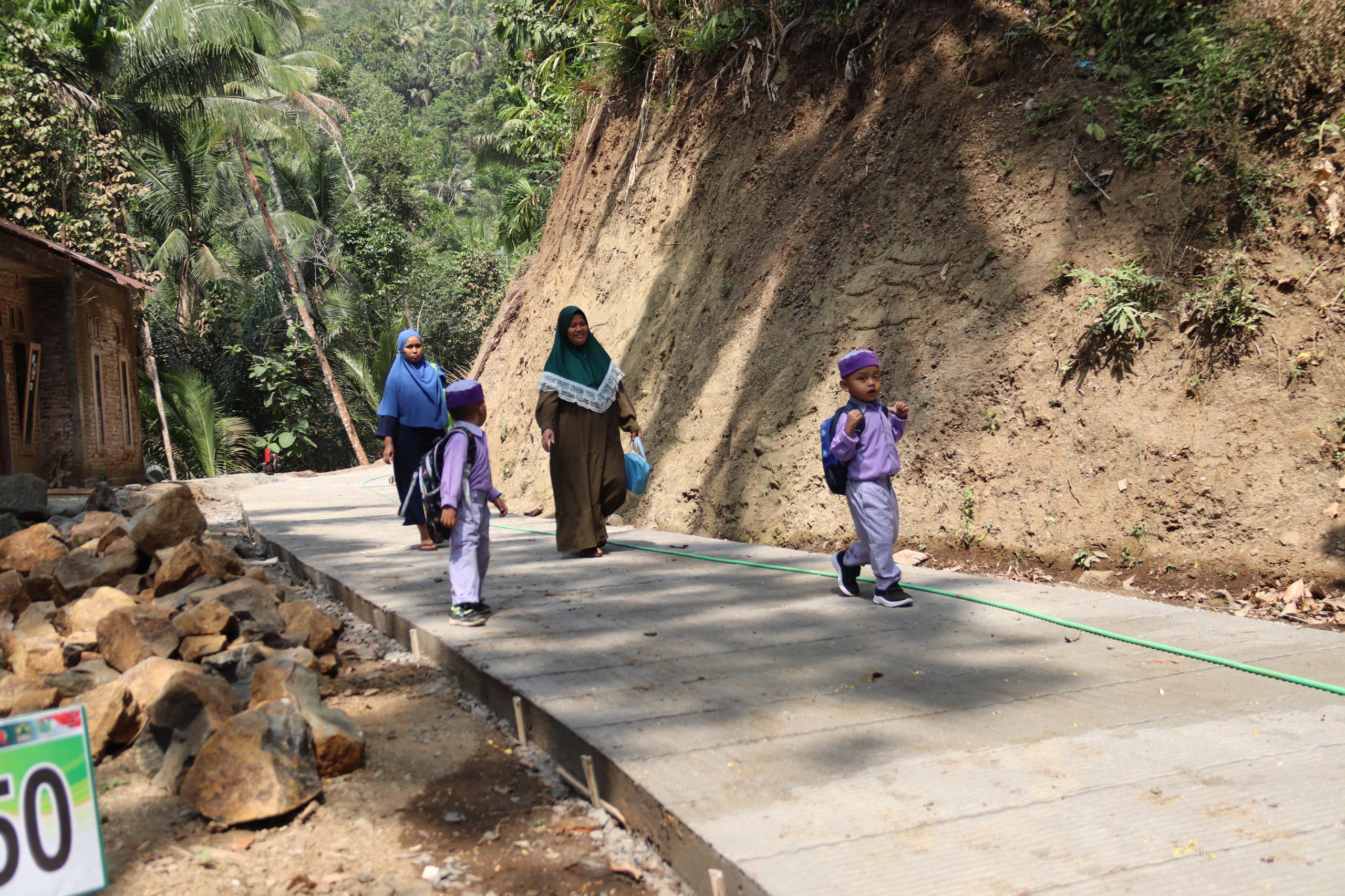 Senyum Noval di Jalan TMMD Harapan Kecil Menuju Masa Depan yang Lebih Mudah