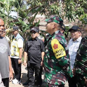 Dandim Nodelismen Hulu Dampingi Tim Wasev Saksikan Perubahan RTLH Pak Toid