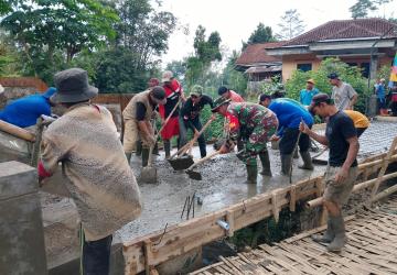 Jembatan Beton Sungai Mbawang Mulai Dicor Akses Warga Paweden Segera Terhubung