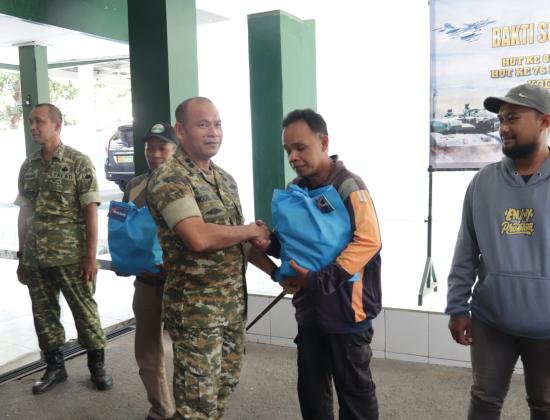 HUT TNI ke-81 Kodim Banjarnegara Bagikan Sembako untuk Warga